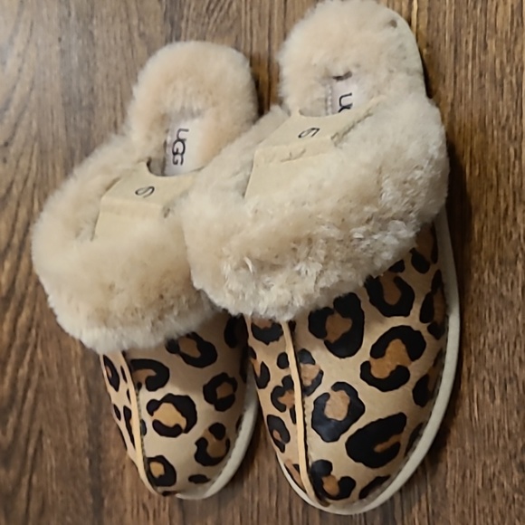 UGG scuffette ii slipper leopard, size 6 women's, new in box - Picture 5 of 11